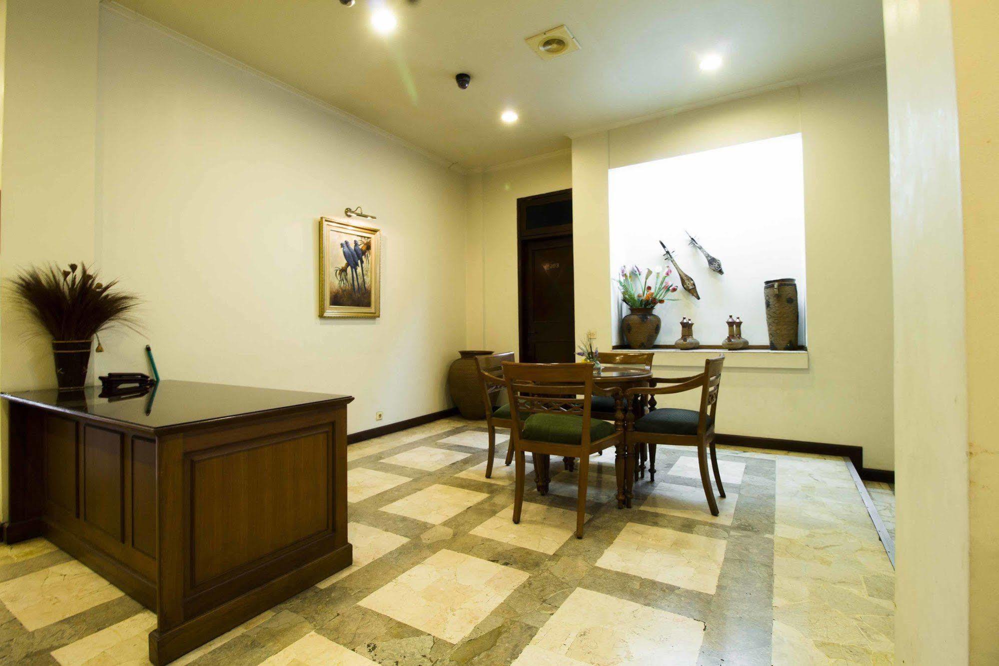 Hotel Reddoorz @ Dago à Bandung Extérieur photo